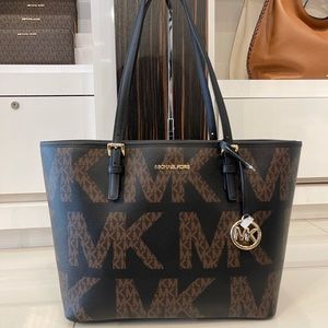 Michael Kors JST Medium Carryall Tote